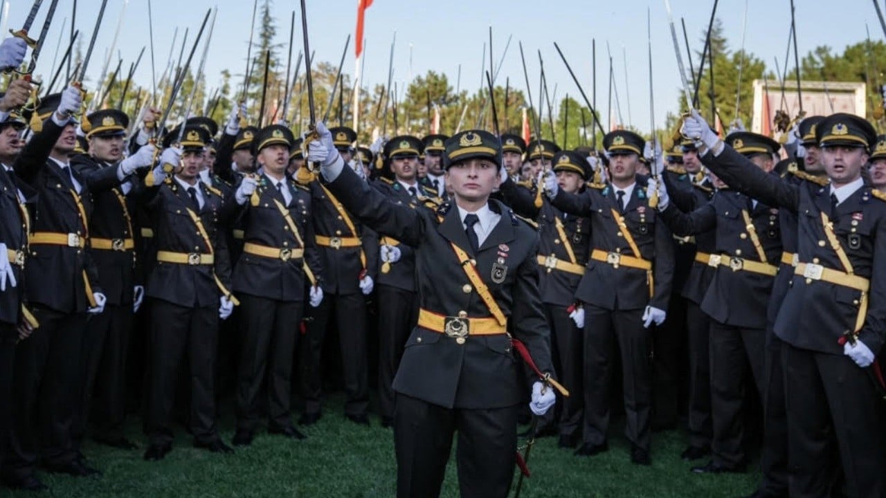 Teğmenlerin destek bulması